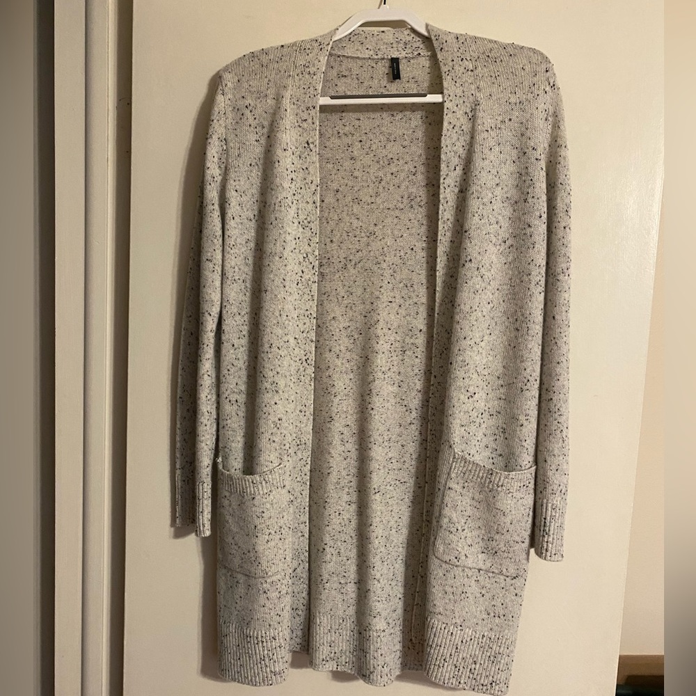 Theory 100% donegal cashmere cardigan, size medium, white/gray with black specks